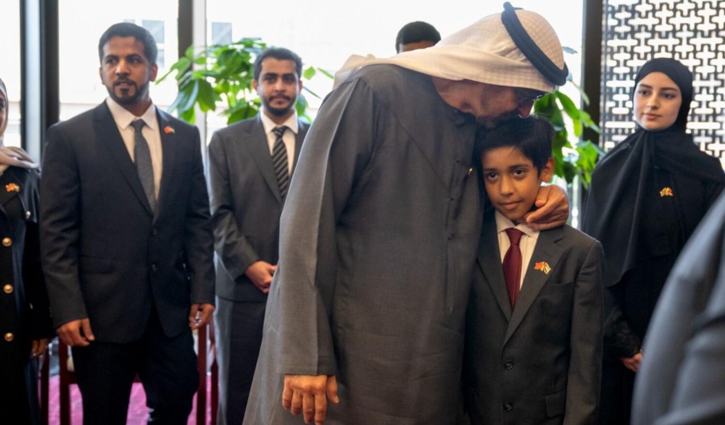 Sheikh Mohamed meets with UAE students on his China visit